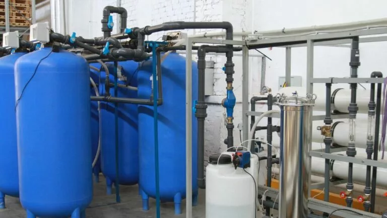 Industrial hose and piping for water treatment process using chlorine